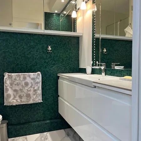 La Cachette Des Stars 20m2 Vue Tour Eiffel Apartment